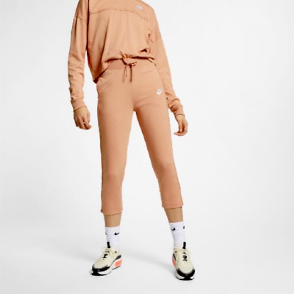 Nike peach jogger capris NWT size XL